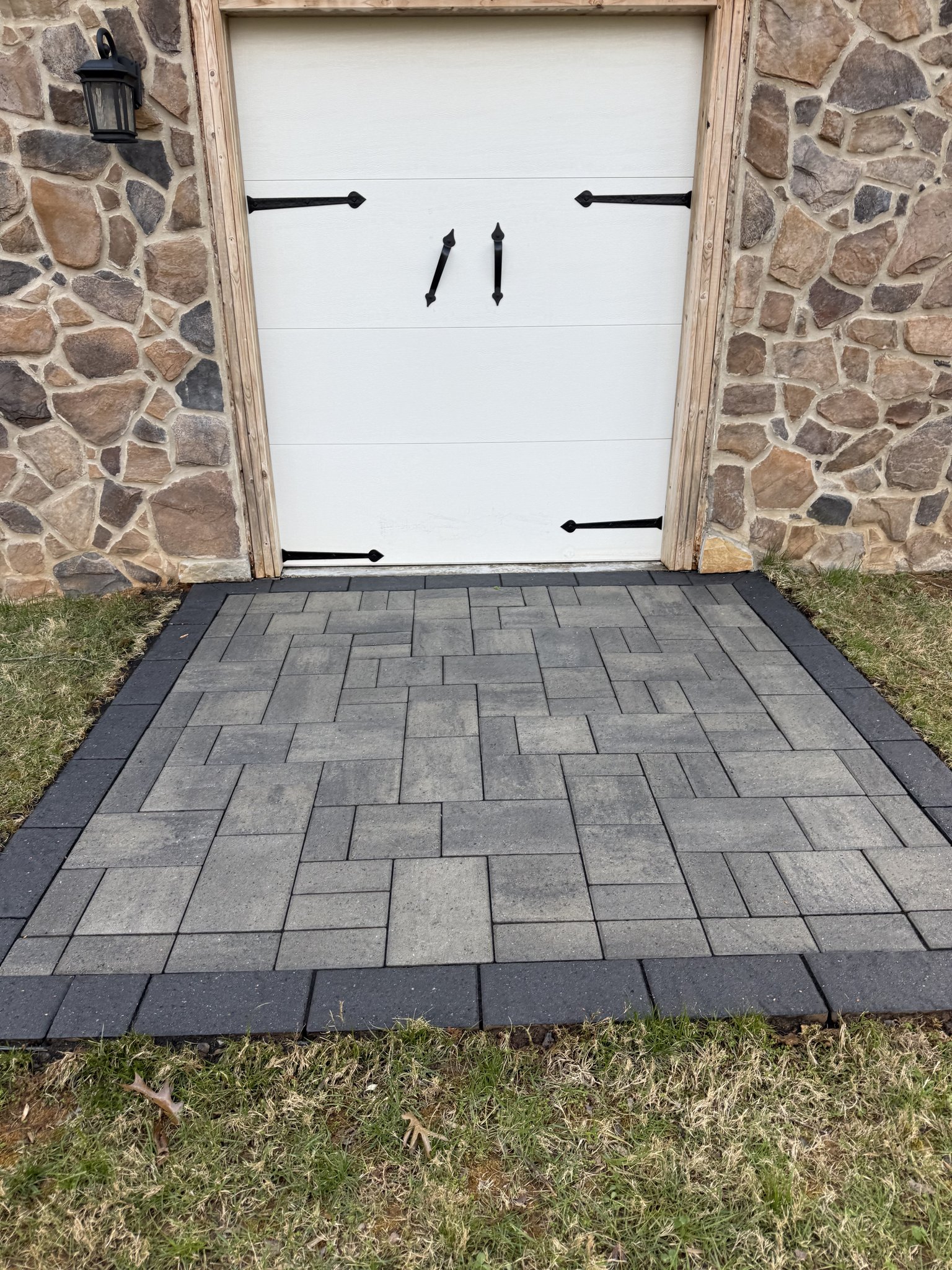 Finished garage entry paver pad with charcoal border