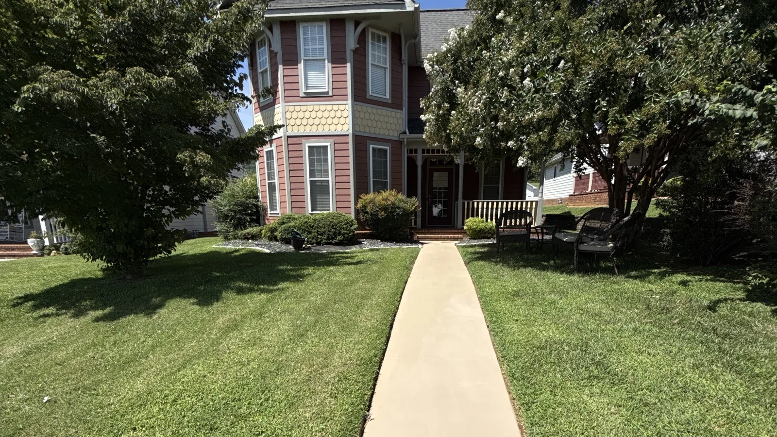 Freshly soft washed Victorian-style home in Vinton, VA
